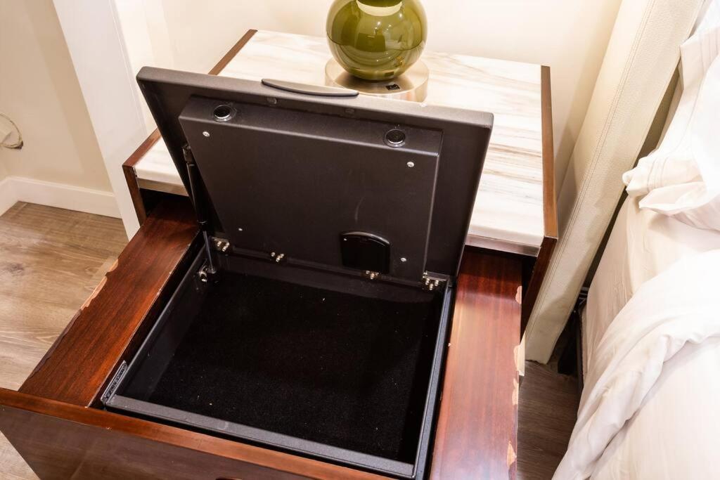 Spacious 1 Bedroom In Heart Of Apartment